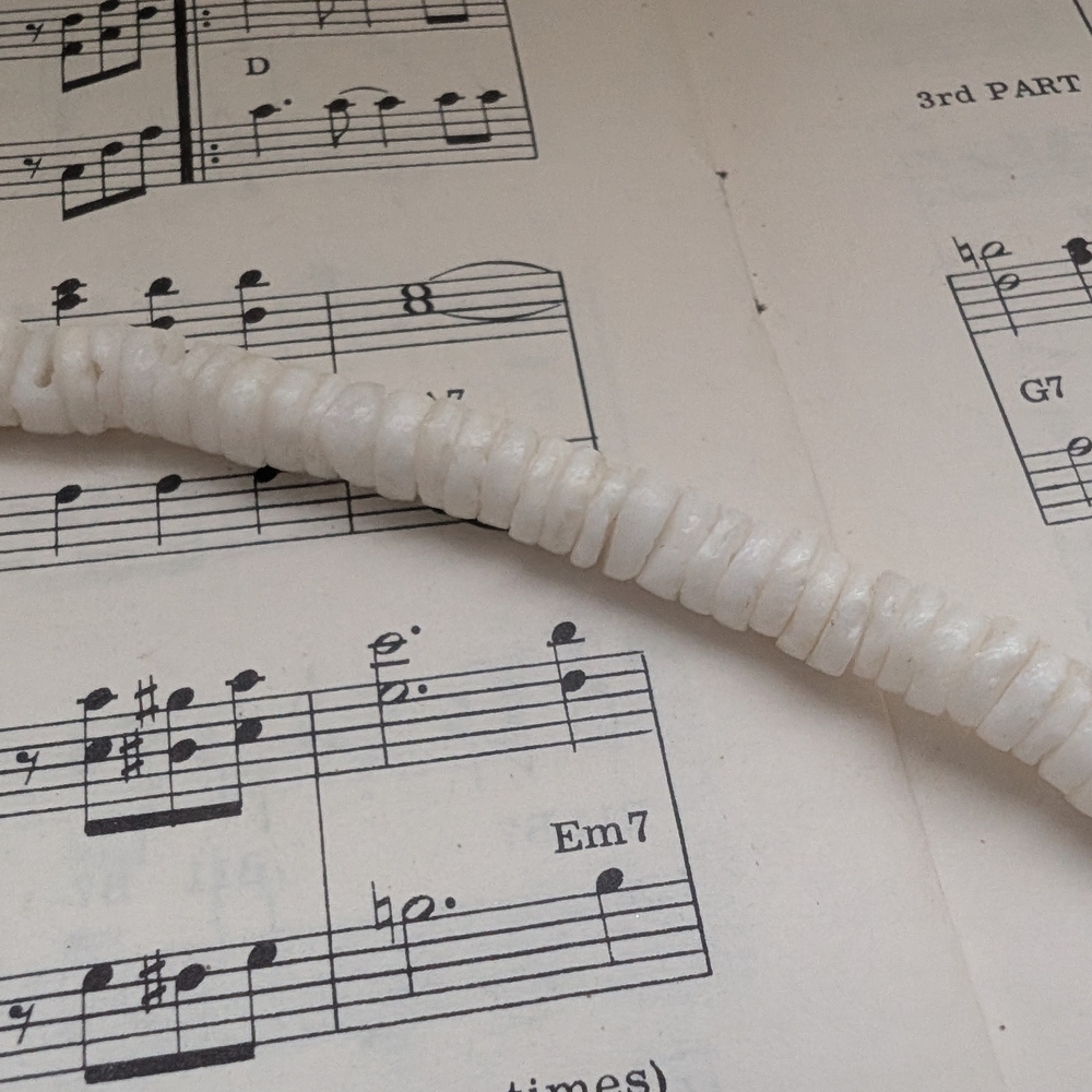 Elegant White Beaded Necklace - Picture 5 of 7